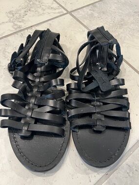 Steve Madden Black Strappy Gladiator Sandals